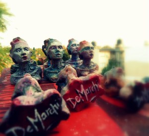 freeartfriday freeart thestreetisourgallery FAF project proyecto little sculptures women heads cabeza mujeres city ciudad freeart army ejercito armyofme signature firma