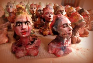 freeartfriday freeart thestreetisourgallery FAF project proyecto little sculptures women heads cabeza mujeres city ciudad freeart army ejercito armyofme