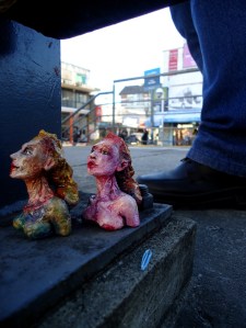 freeartfriday freeart thestreetisourgallery FAF project proyecto little sculptures women heads cabeza mujeres city ciudad freeart army ejercito armyofme