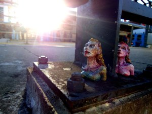 freeartfriday freeart thestreetisourgallery FAF project proyecto little sculptures women heads cabeza mujeres city ciudad freeart army ejercito armyofme