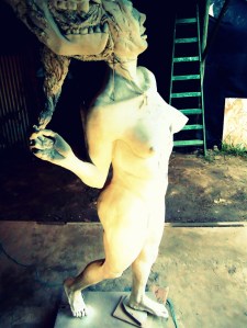 priming imprimacion lifesize woman sculpture escultura mujer tamañonatural resin resinpolyester resinapolyester skull craneo calavera