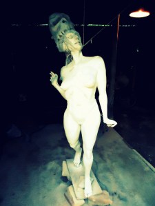 priming imprimacion lifesize woman sculpture escultura mujer tamañonatural resin resinpolyester resinapolyester skull craneo calavera