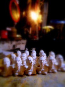 freeartfriday freeart thestreetisourgallery FAF project proyecto little sculptures women heads cabeza mujeres ejercito army armyofme freeart