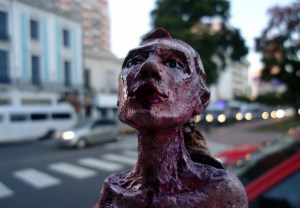 freeartfriday freeart thestreetisourgallery FAF project proyecto little sculptures women heads cabeza mujeres city ciudad freeart