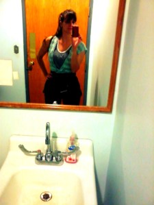 selfie toilet woman mujer artista artist shipyard USA massachusetts boston USA unitedstates unitedstatesofamerica eastboston harbor shipyard marina