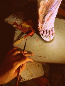 lifesize woman sculpture escultura mujer tamañonatural resin resinpolyester resinapolyester feet foot pies